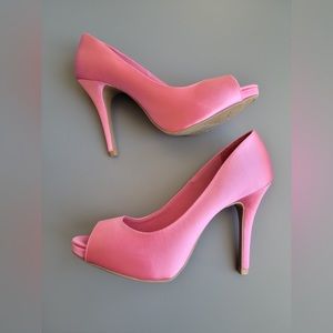 NWOB Fioni Open Toe Satin Pink Heels - Size 6.5